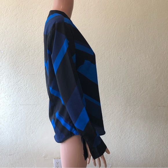 New York & Company Women’s Blue/Black Blouse Size M V-Neck Long Sleeves Shirt - Picture 4 of 16
